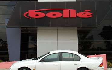 bolle-sign-in-daylight-01