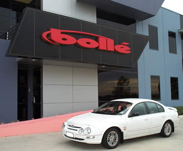 bolle-sign-in-daylight-02